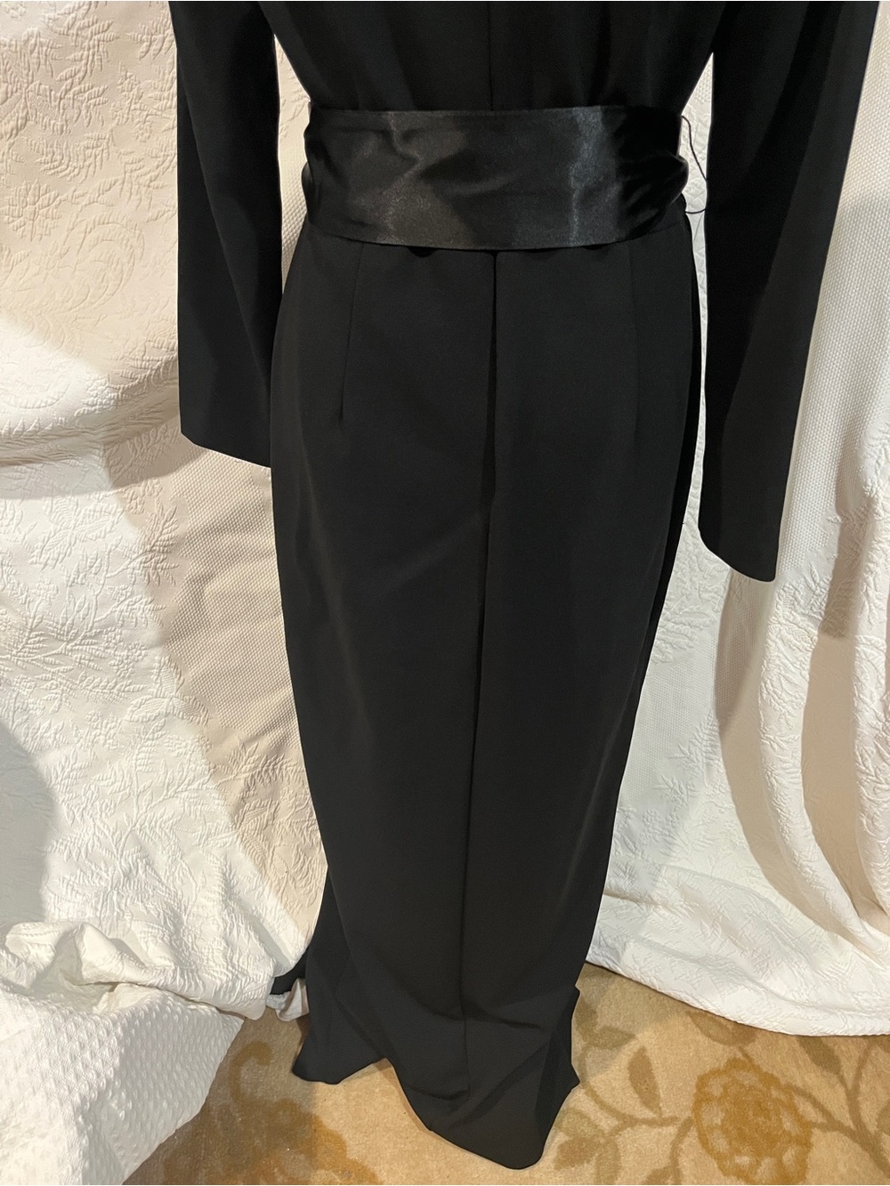 Eliza J Long Sleeve Tuxedo Gown, size 10, new with tags - Picture 10 of 15